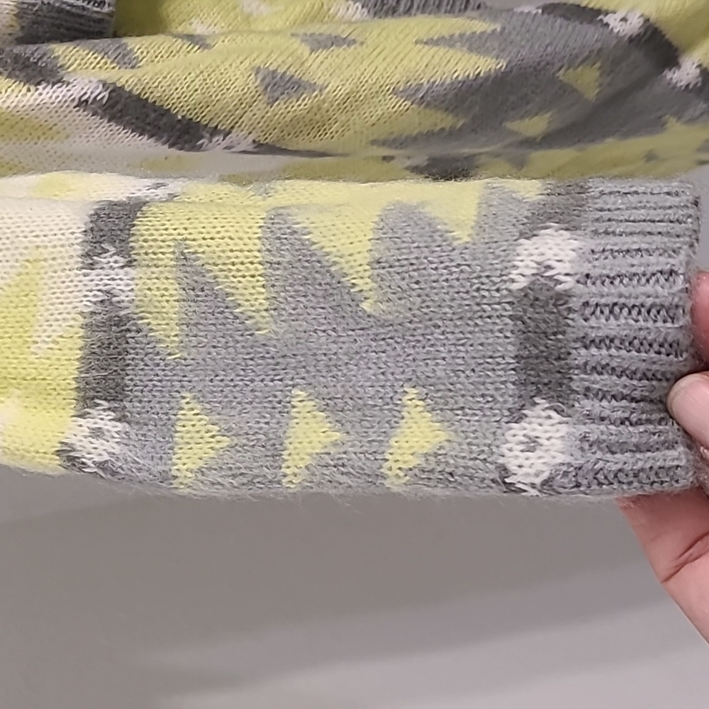 Sweater - Picture 6 of 6